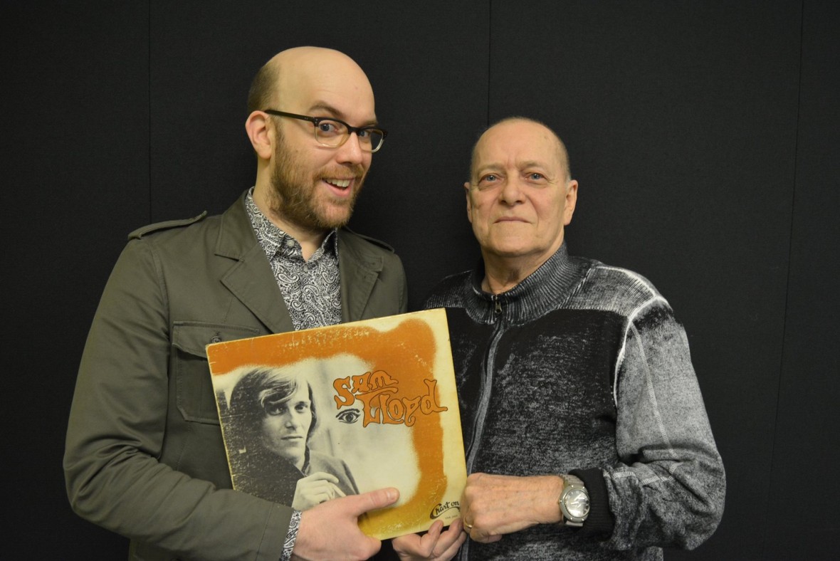 En compagnie de Sam Lloyd et de la première pochette imaginée pour l'album de notre invité.